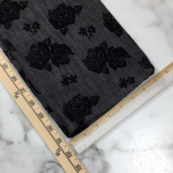 Chico's Denim Velvet Floral Ultimate Fit Jeans Women’s 1.5 8 Goth Whimsigoth - Picture 7 of 13